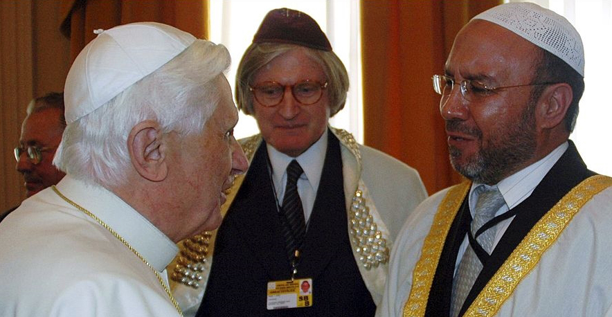 Anti Pope Benedict XVI blessed a rabbi and allowed the rabbi to bless him