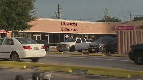 Florida Deputy Helps Save 3 Year Old Girl From Hot Car - 1 minute video